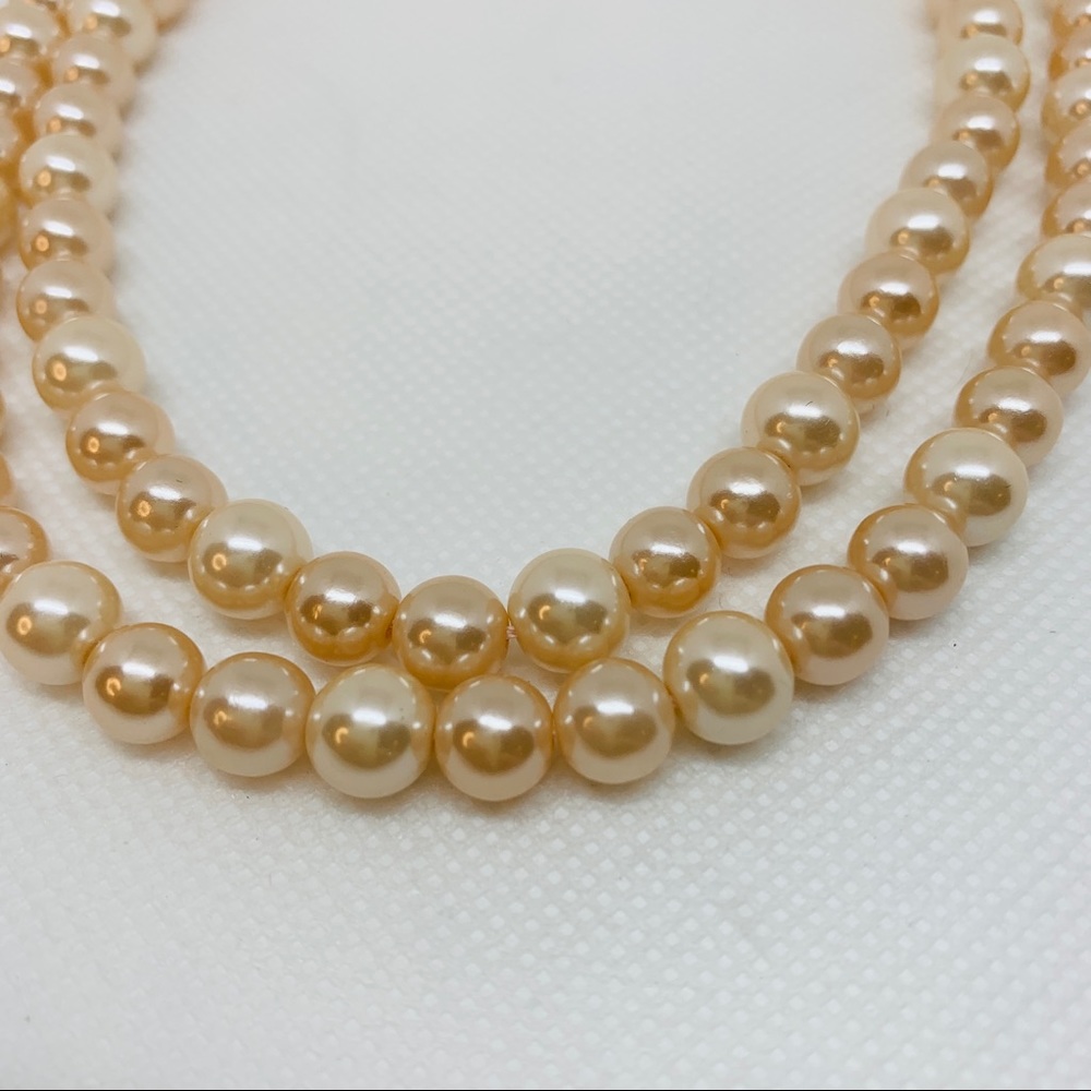 Imitation pearl necklace